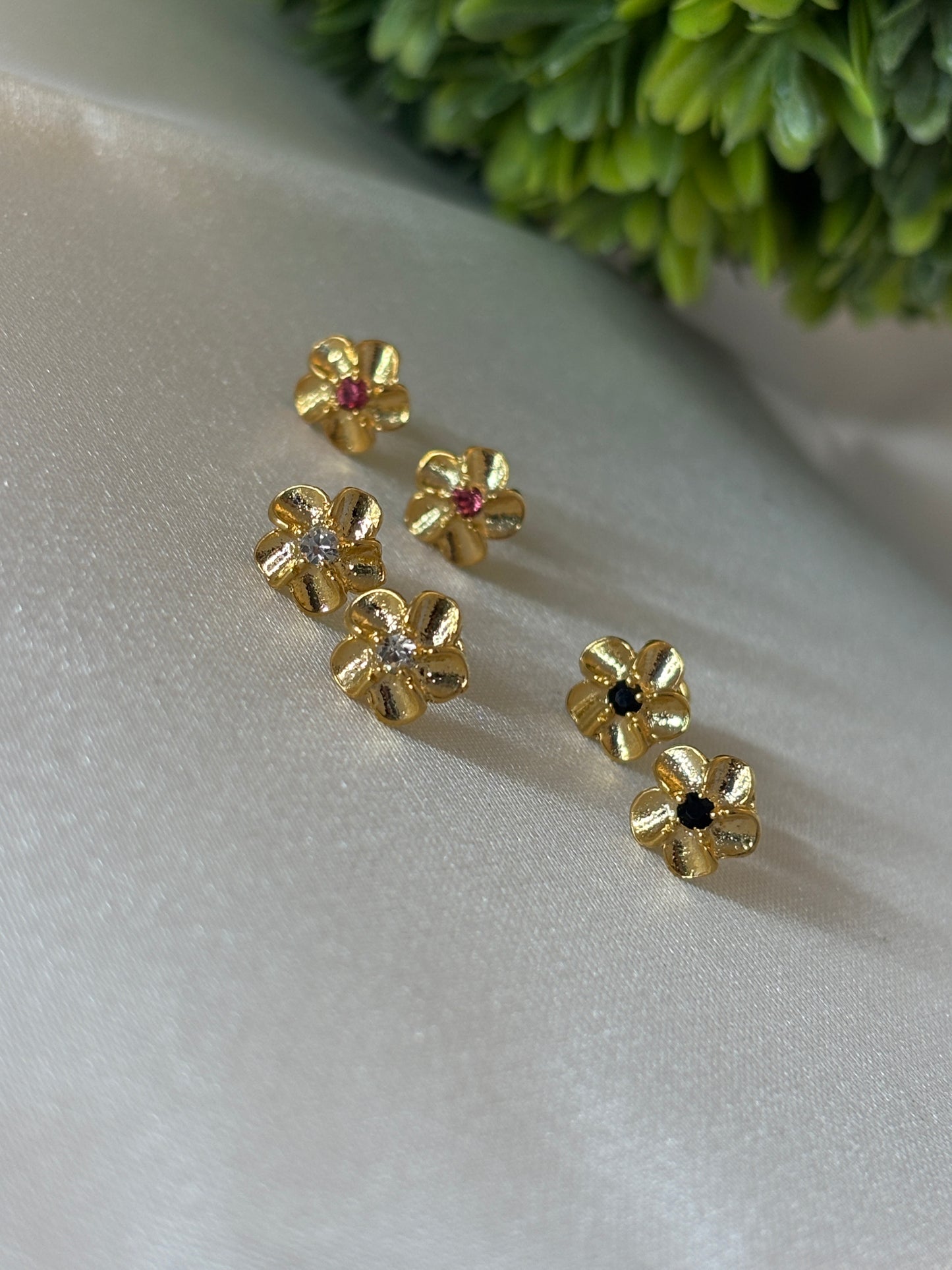 F L O W E R S Earrings Stud- GRETA