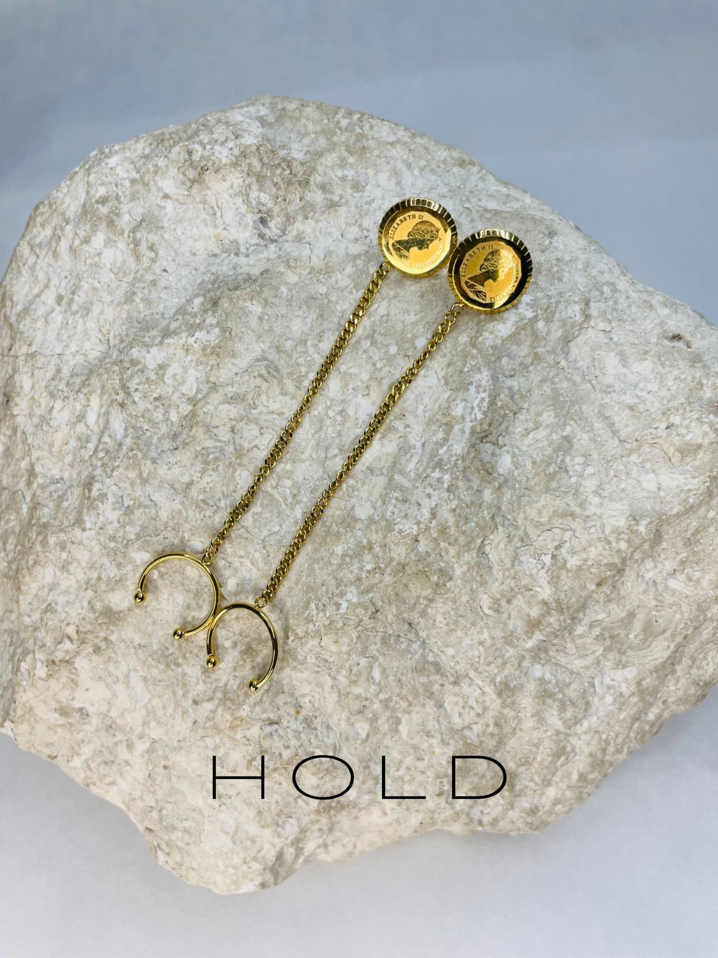 H O L D  Earring with Cuff